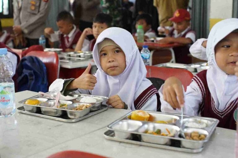 MBG Bukan Beban Negara: Membongkar Logika Kritik dan Menegaskan Realitas Ekonomi Rakyat